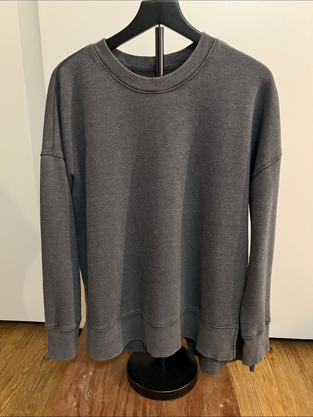 Womenโs Time and Tru Charcoal Crewneck Sweatshirt